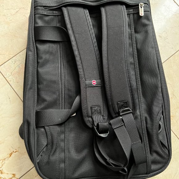 Victorinox X-Large Black Ballistic Nylon Expandable Laptop Briefcase /Backpack. - Picture 7 of 15